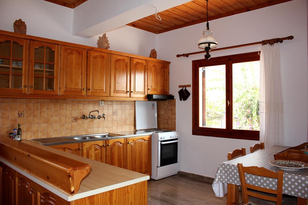 Theros Beach House Villa สตาวรอช ภายนอก รูปภาพ